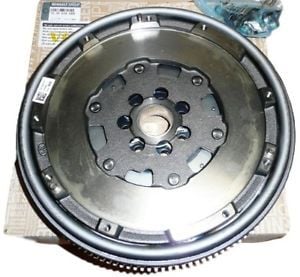 MY 123003948R DEBRİYAJ VOLANI CLIO III 05>LAGUNA III 07>15 MEGANE II-III-IV FLUENCE 09> QASHQAI J11 13>18 JUKE 10> KANGOO 08> DUSTER 10> CITAN 13> 1.5 DCİ OYNAR BAŞLIKLI - Görsel 1