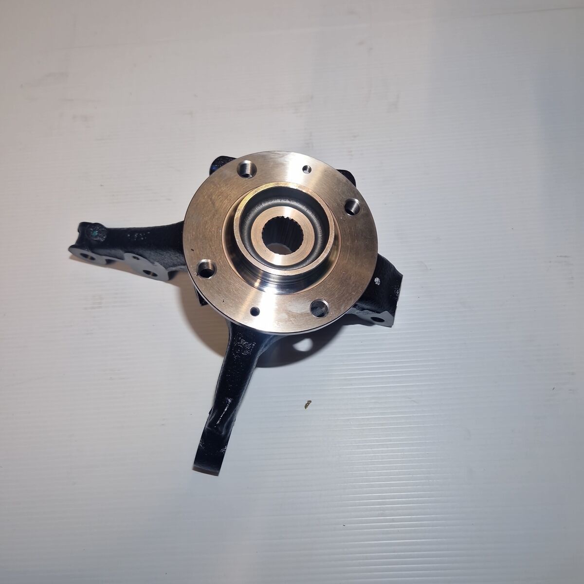 OE-OPEL 9826877980 CORSA F ÖN AKS TASIYICI : R  PORYA VE BILYA ILE  TEKERLEK AKS PIMI ÇAP 78