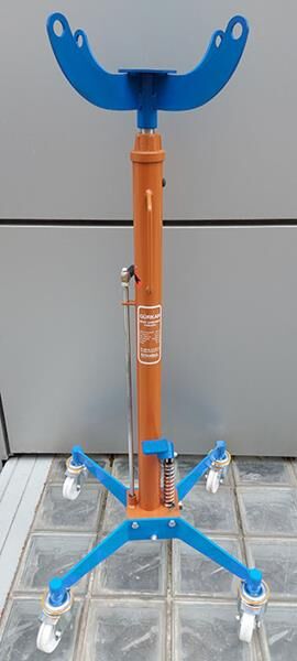 AFT HK7009 DİKEY ŞANZIMAN KRİKOSU 500kg Ters çevrilebilen başlık Asgari yüksekliği 1130MM Maksimim yükseklik 1960MMM Ters çevrilebilen başlıK Şanzuman yaylar yakıt depoı egzoz boru montaj vs.işle HIRDAVAT