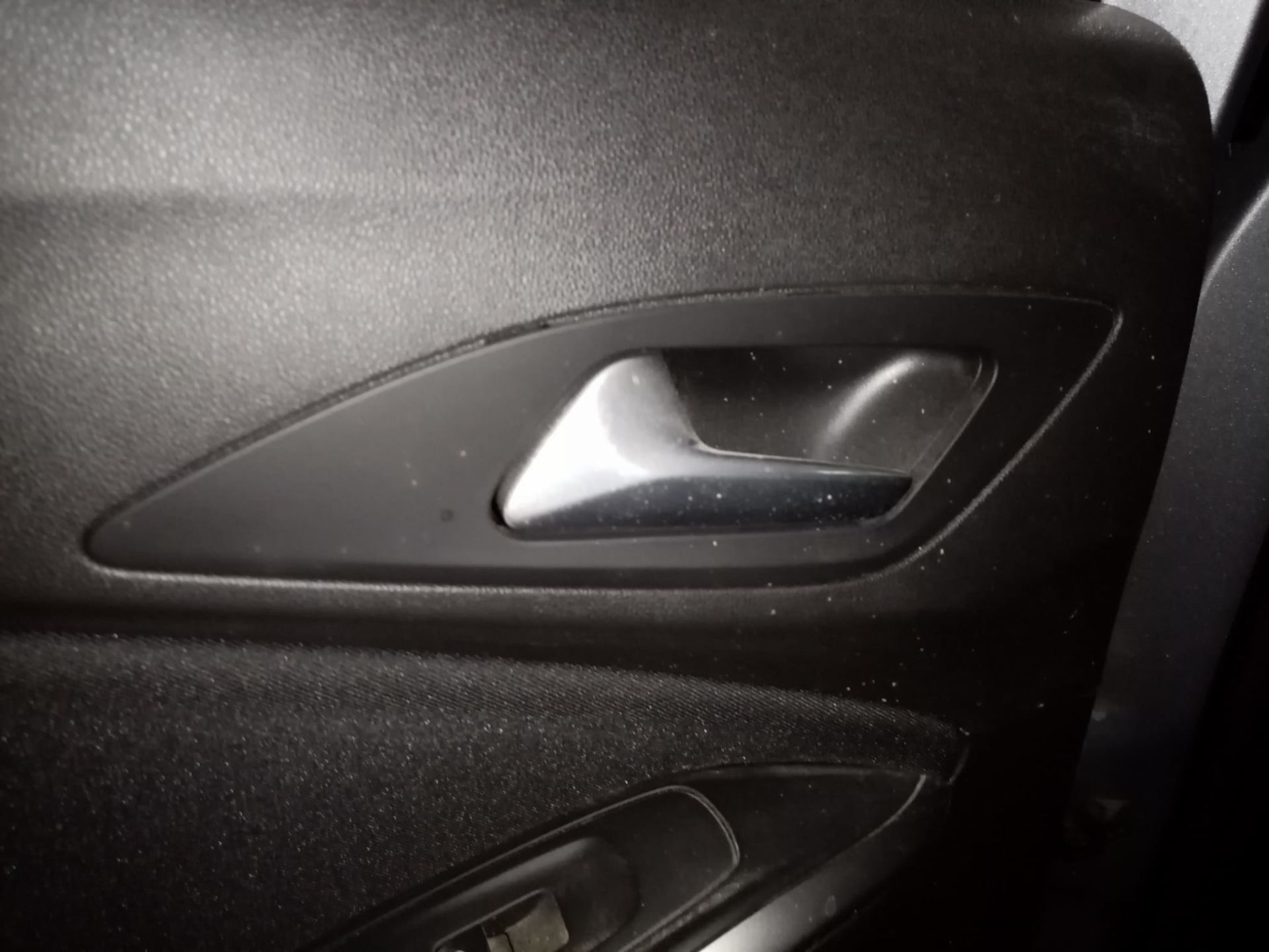 OE-OPEL 95525408 GRANDLAND X ARKA KAPI DÖSEMESI : L ARKA YAN CAM GÜNESLIGI HARIÇ TRIM KODLARI TAT2,TAT3