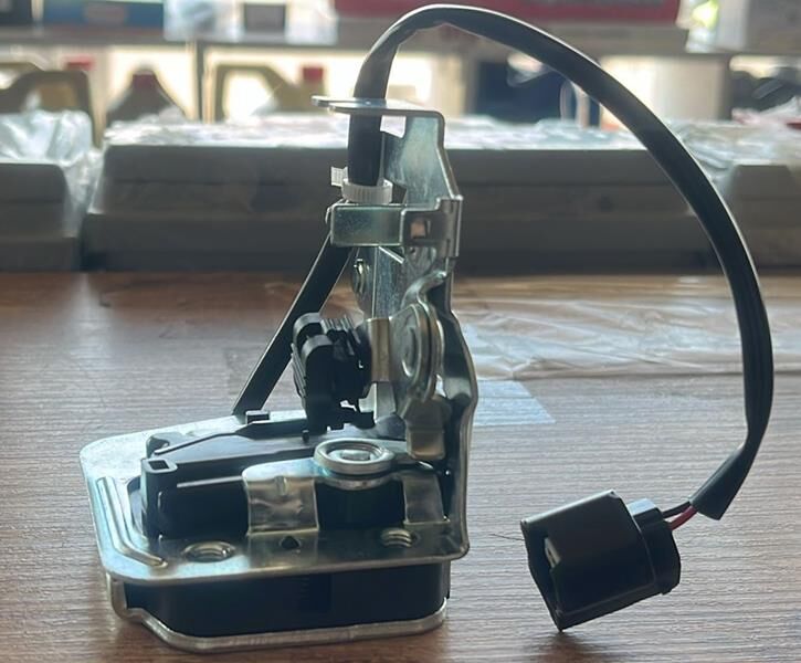 SÜRGÜLÜ KAPI KİLİDİ İÇ SAĞ RENAULT MASTER III